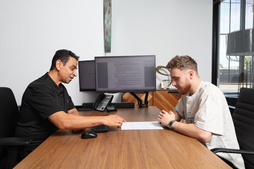 Daoud Finance broker explaining the loan process to a client